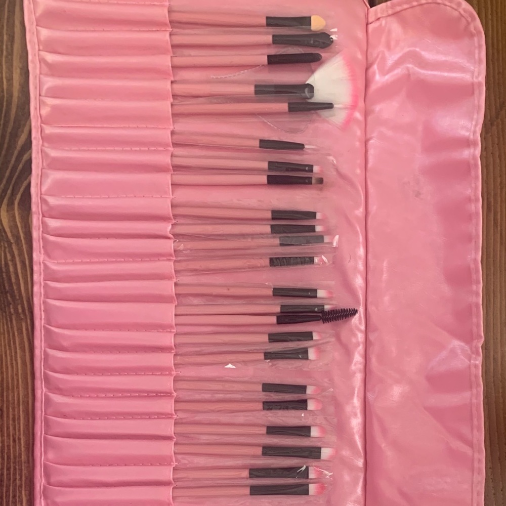 NEW Makeup Brush Set with pink roll up case 💕